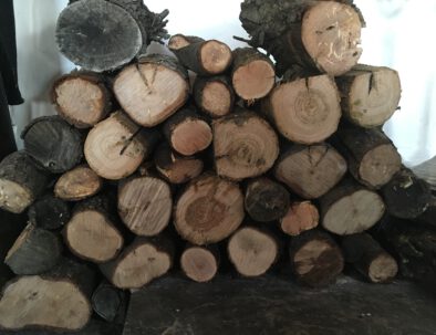 Wood for the wood stoves in Bergerie les Fons